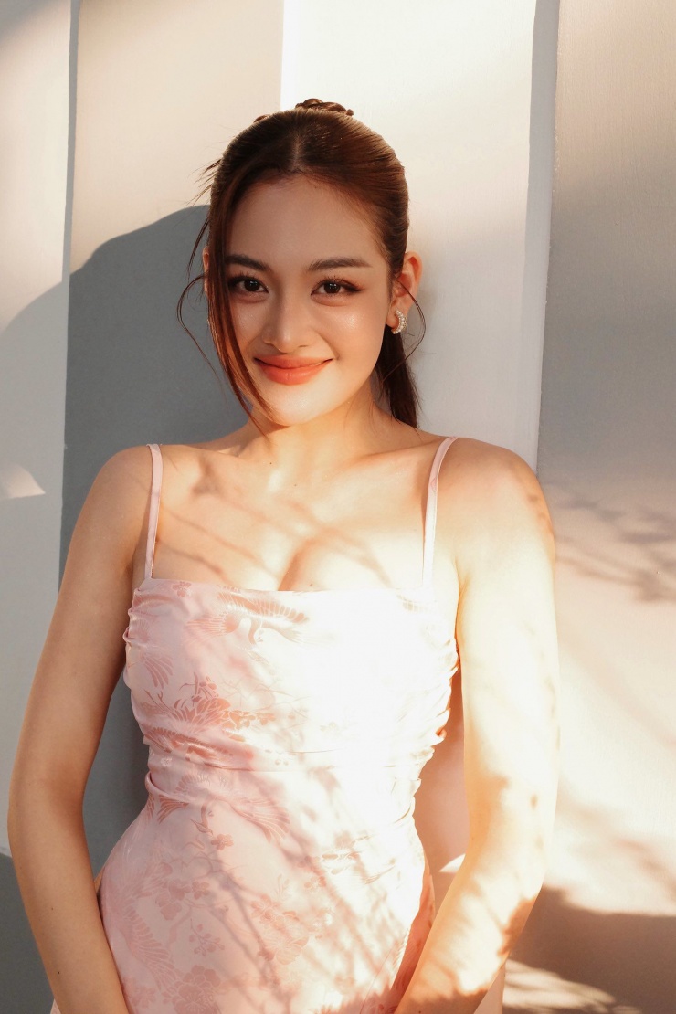 Không chỉ ghi dấu ấn qua các vai diễn, ngoài đời, Thùy Anh còn gây chú ý bởi nhan sắc trẻ trung, xinh đẹp và thân hình gợi cảm với số đo 3 vòng 82-60-88cm.