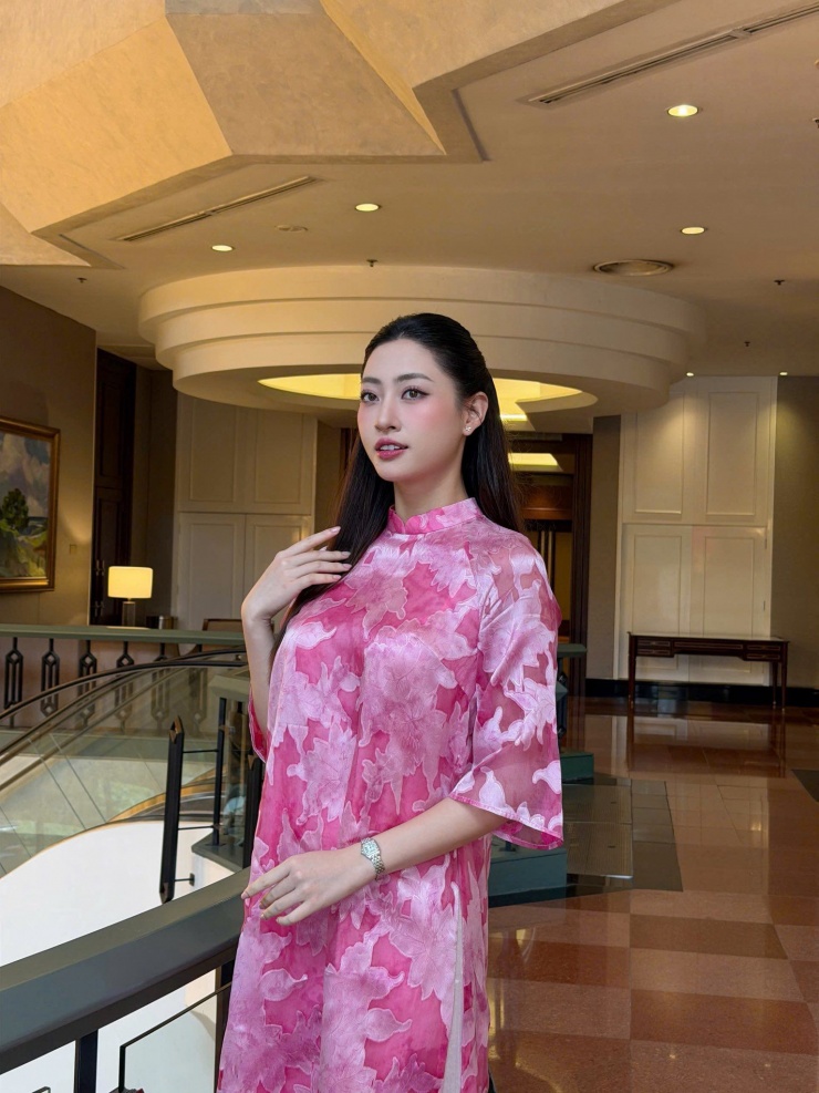 "Mỗi sự kiện đều là một cơ hội quý để học hỏi, để trưởng thành hơn và để được đại diện cho hình ảnh người trẻ Việt Nam trong không gian đối thoại quốc tế", Lương Thùy Linh chia sẻ.