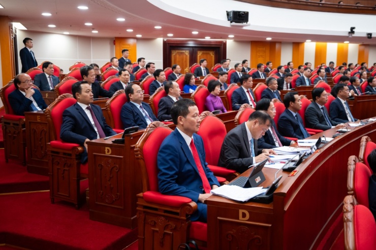 Đại biểu tại phiên bế mạc Hội nghị Trung ương 2 khóa 14 - 6