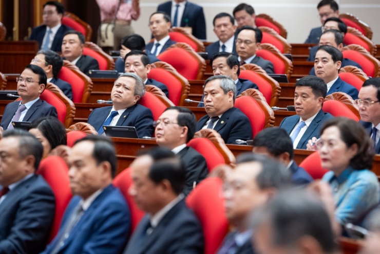 Đại biểu tại phiên bế mạc Hội nghị Trung ương 2 khóa 14 - 10