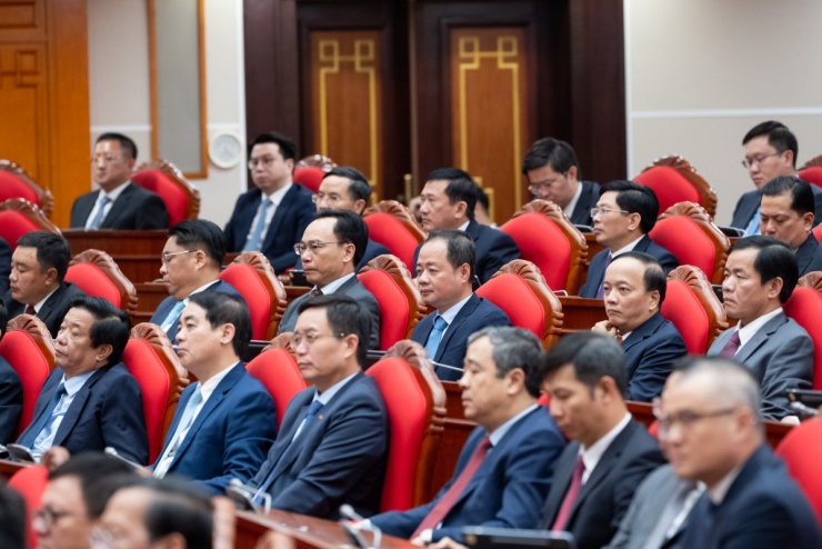 Đại biểu tại phiên bế mạc Hội nghị Trung ương 2 khóa 14 - 7