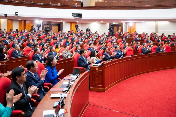 Đại biểu tại phiên bế mạc Hội nghị Trung ương 2 khóa 14 - 12