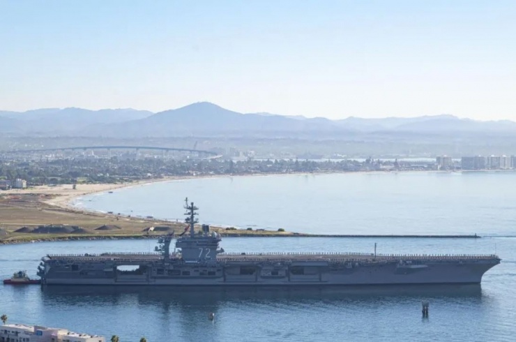 Iran tấn công tàu sân bay Mỹ: Xung đột tiếp tục leo thang - 1