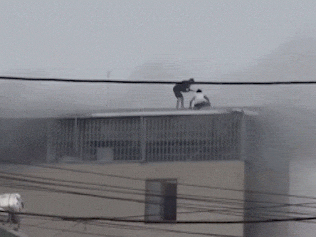 Lời kể của người cứu gia đình kẹt trong tòa nhà 6 tầng bốc cháy