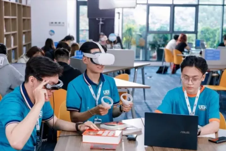 Một đại học trả lương lên tới 120 triệu đồng/tháng cho giáo sư, phó giáo sư