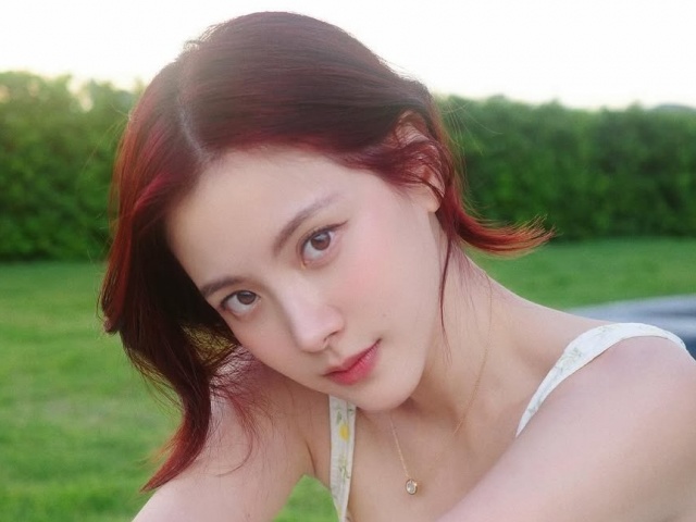 Váy áo gợi cảm của ngọc nữ màn ảnh Thái Lan