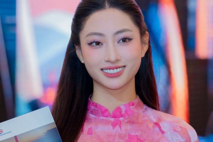 Hoa hậu Lương Thùy Linh tiếp tục gây chú ý khi làm MC song ngữ