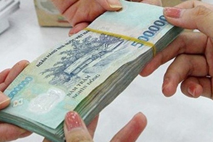 Bất ngờ lãi suất tiết kiệm kỳ hạn 12 tháng cán mốc 10%: Gửi 200 triệu đồng về tay bao nhiêu tiền lãi?