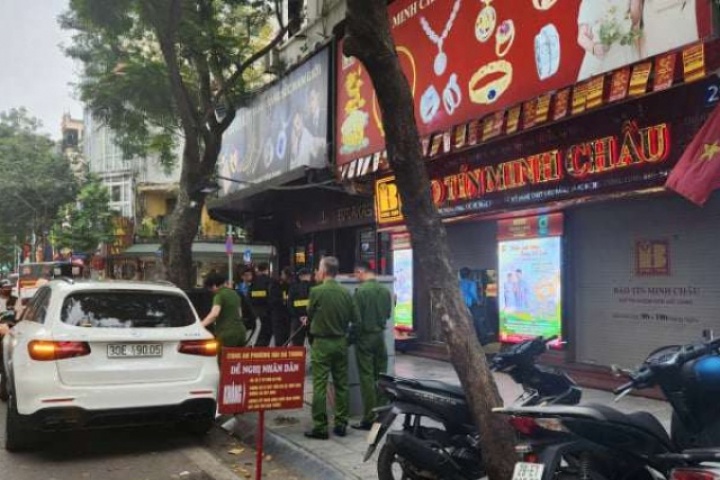 Bảo Tín Minh Châu thông tin  " nóng "  lý do công an bất ngờ xuất hiện tại loạt cơ sở kinh doanh, sáng mai mở cửa trở lại