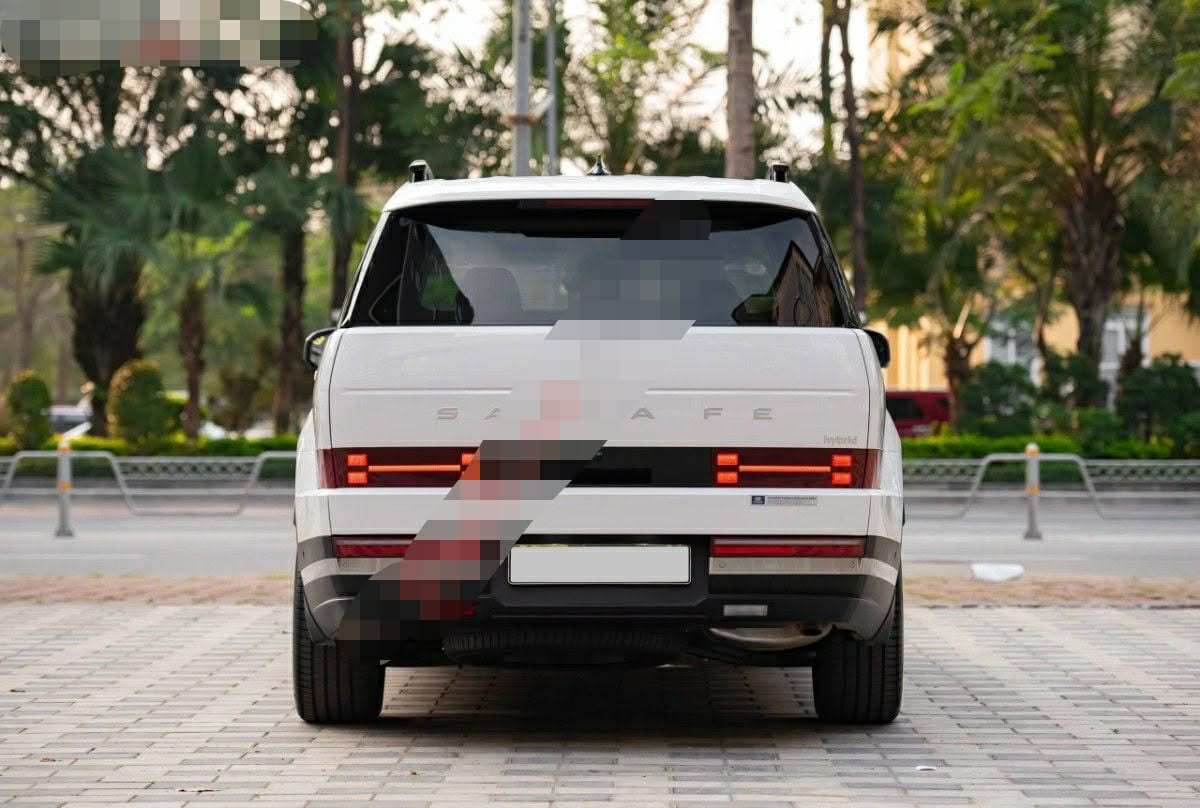 Ảnh thực tế chiếc&nbsp;Hyundai SantaFe Hybrid 1.6 HTRAC 2025 được rao bán.