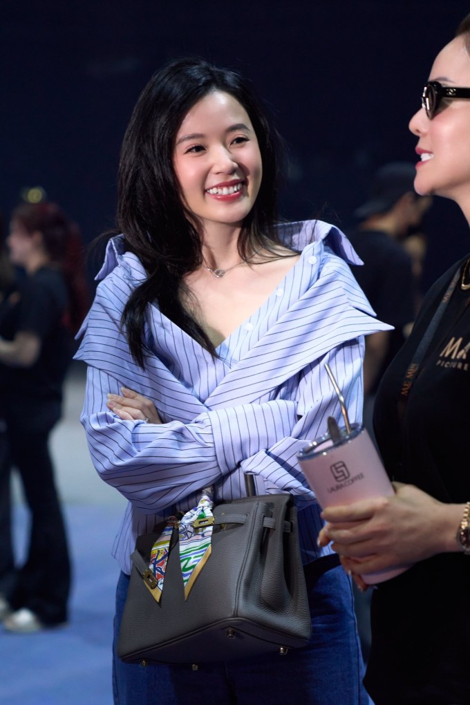 Ảnh sao 25/3: Tóc Tiên khoe vẻ gợi cảm với đầm búp bê - 2