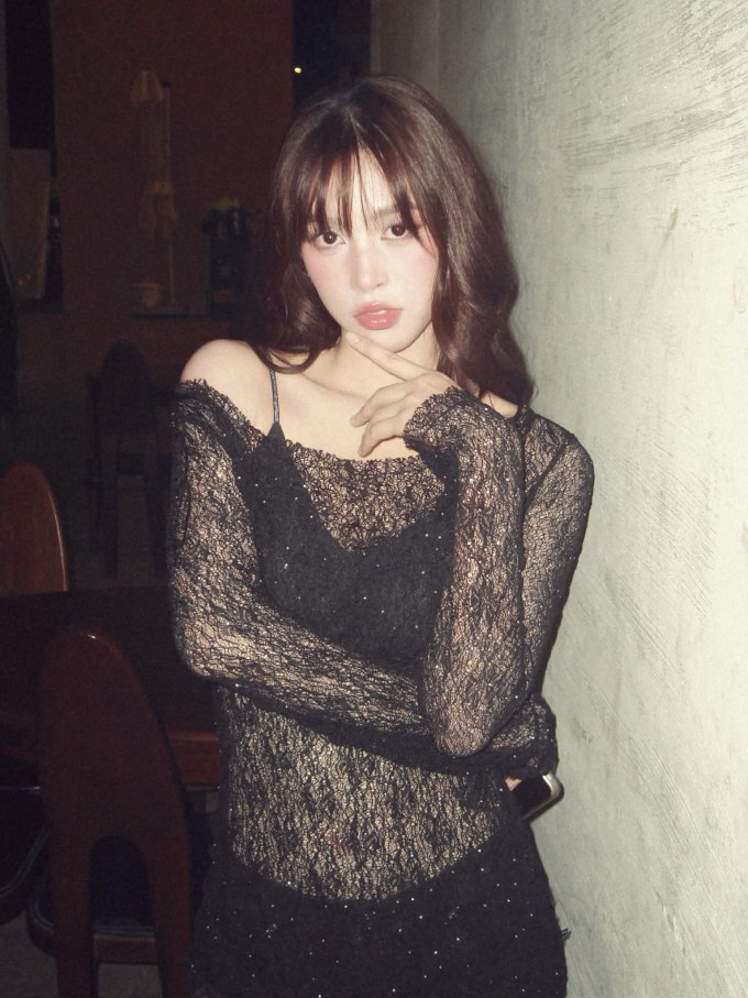 Ảnh sao 25/3: Tóc Tiên khoe vẻ gợi cảm với đầm búp bê - 6