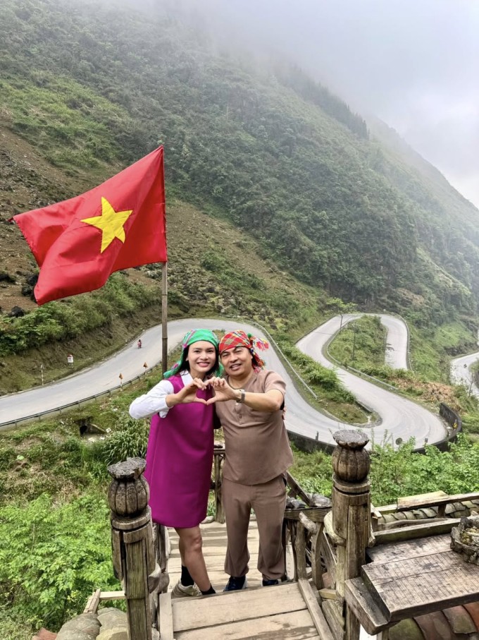 Ảnh sao 25/3: Tóc Tiên khoe vẻ gợi cảm với đầm búp bê - 7