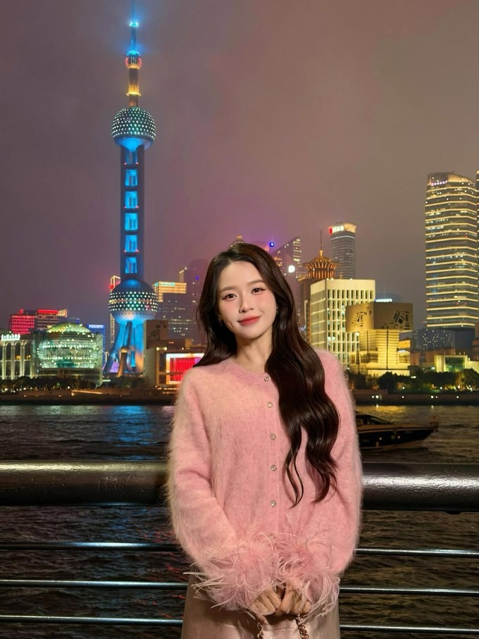 Ảnh sao 25/3: Tóc Tiên khoe vẻ gợi cảm với đầm búp bê - 11