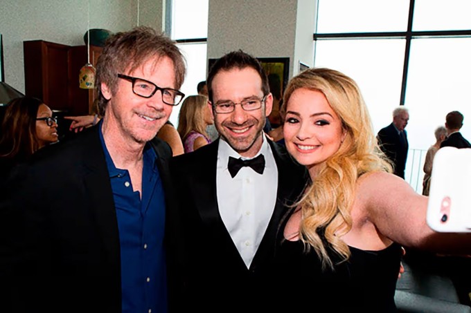 Leonid Radvinsky (giữa) trong một sự kiện hiếm công khai hiếm hoi. Ảnh: E2W