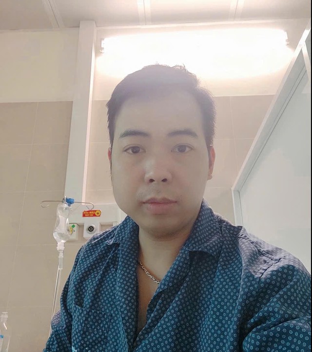 Anh Long hiện đang điều trị tại Bệnh viện Thanh Nhàn sau khi tiếp xúc khói trong quá trình giải cứu. Ảnh: NVCC