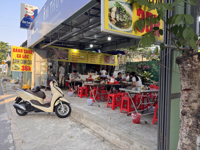 Chủ quán bánh canh tăng giá nhẹ 2.000 đồng