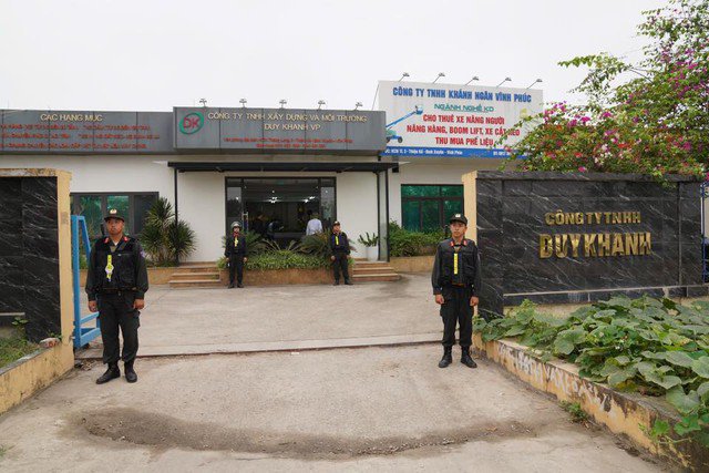 Lực lượng công an phong tỏa trụ sở công ty. Ảnh: Công an cung cấp