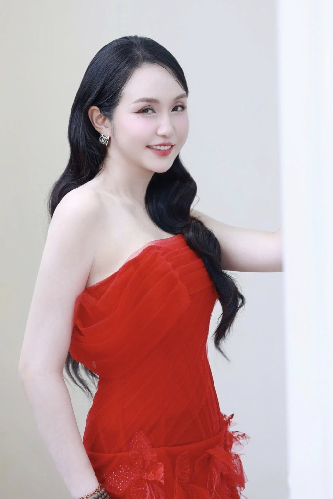 Hương Baby - bà xã Tuấn Hưng - trong một lần đi sự kiện hồi tháng 8/2025.