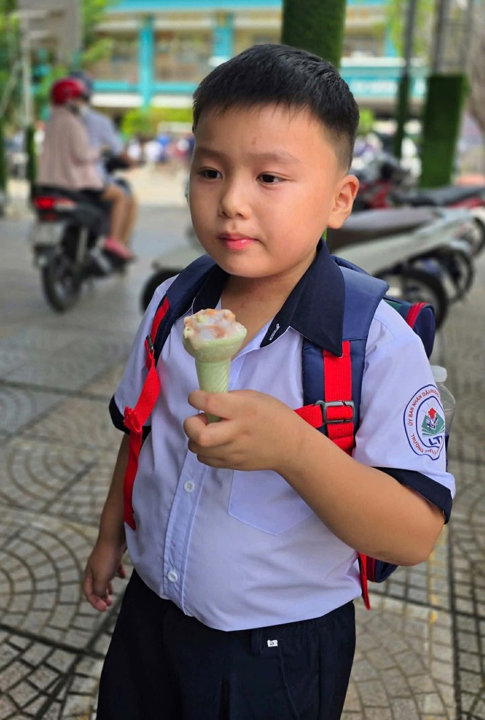 Hoàng Minh, 7 tuổi. Ảnh: NVCC