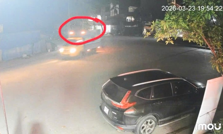 Chiếc xe rời khỏi hiện trường sau khi gây ra vụ tai nạn. (Ảnh: CACC)