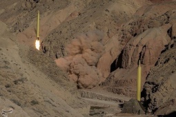 Iran phóng loạt tên lửa "siêu khủng", đe dọa đưa quân chủ lực tham chiến