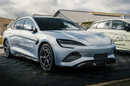 Người Mỹ đang muốn mua xe điện Trung Quốc nhưng không thể