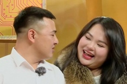 Cưới mẹ đơn thân, chú rể bị người lạ ném mắm tôm ngay trên sân khấu