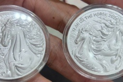 Giá bạc hôm nay 25-3: Tăng nhanh hơn vàng, xấp xỉ 3 triệu đồng/lượng