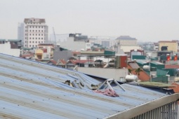 Cận cảnh lối thoát hiểm trên mái nhà cứu 7 người trong vụ cháy ở Hà Nội