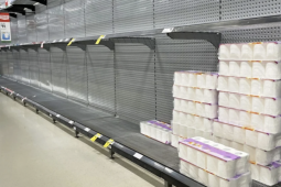 Người Nhật đổ xô mua giấy vệ sinh giữa khủng hoảng xăng dầu