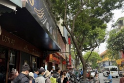 Khổ sở xếp hàng mua vàng bạc rồi trúng quả... đắng