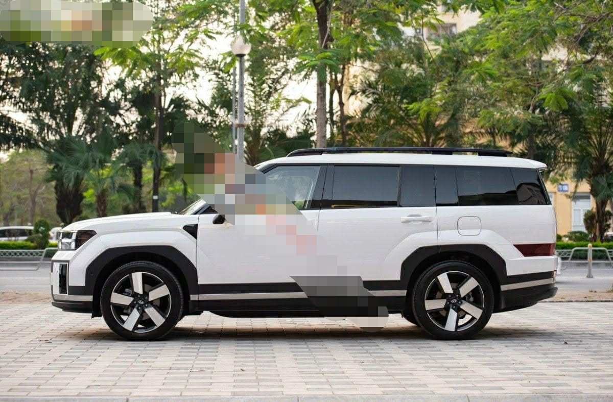 Ảnh thực tế chiếc&nbsp;Hyundai SantaFe Hybrid 1.6 HTRAC 2025 được rao bán.