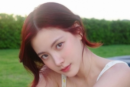 Váy áo gợi cảm của ngọc nữ màn ảnh Thái Lan