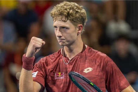 Hấp dẫn tennis Miami Open: Đàn em Alcaraz lập kỳ tích, hạt giống top 10 lại thua sốc