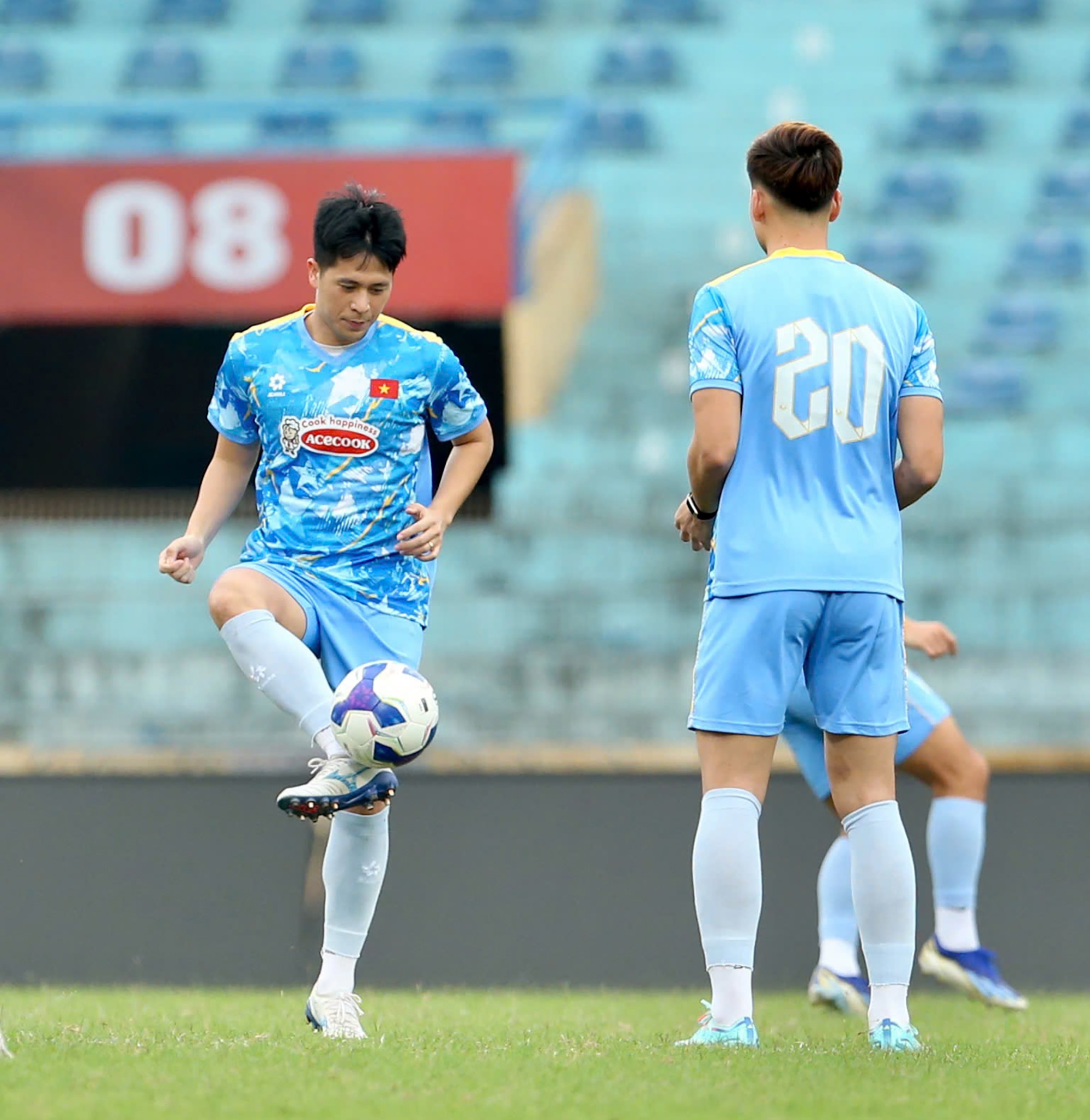 Sự trở lại của trung vệ Trần Đình Trọng cũng được nhiều người kỳ vọng.