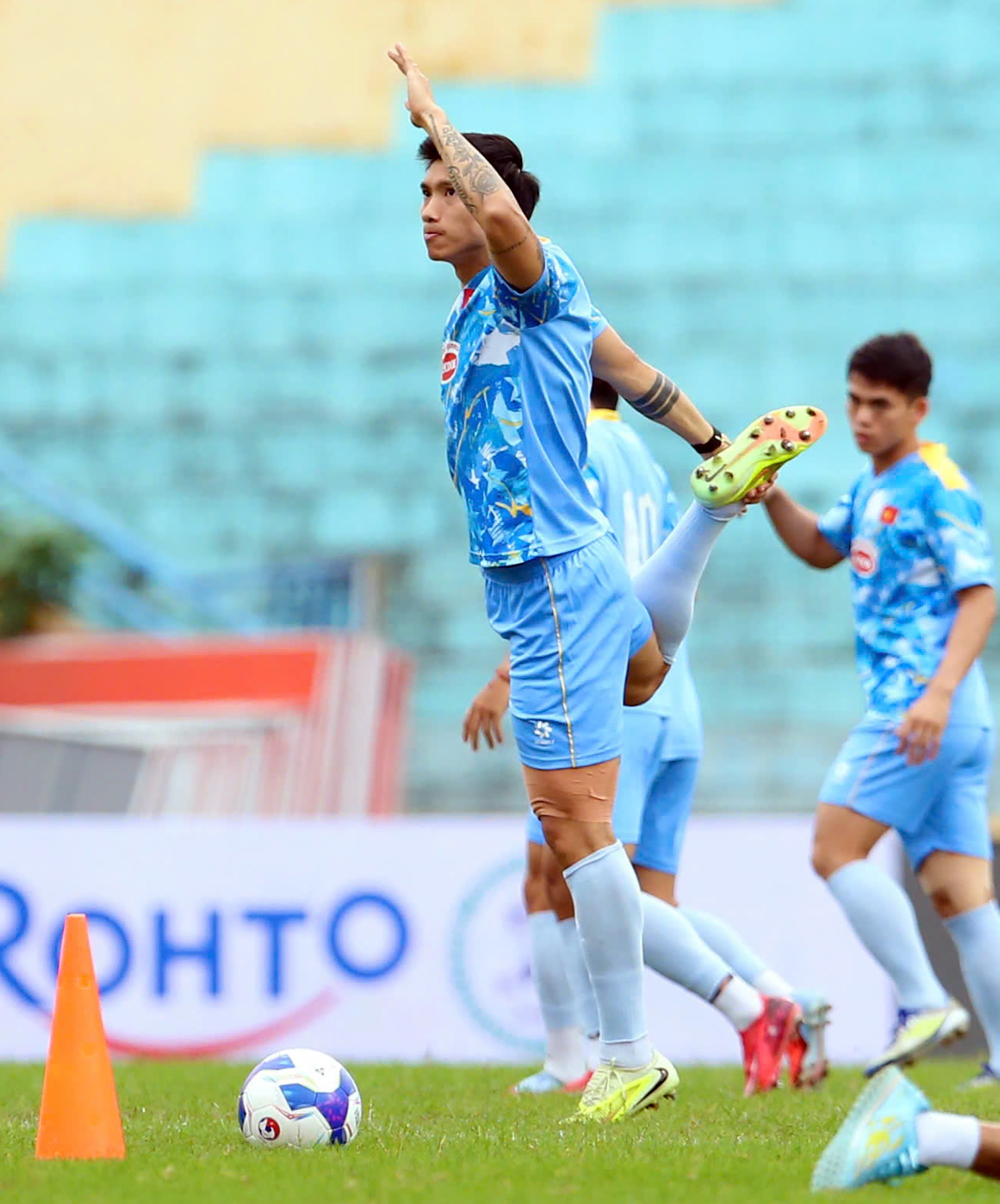 Đoàn Văn Hậu có lần trở lại ĐT Việt Nam sau thời gian dài điều trị chấn thương và đây cũng là lần đầu hậu vệ của Công an Hà Nội ra mắt HLV Kim Sang Sik.