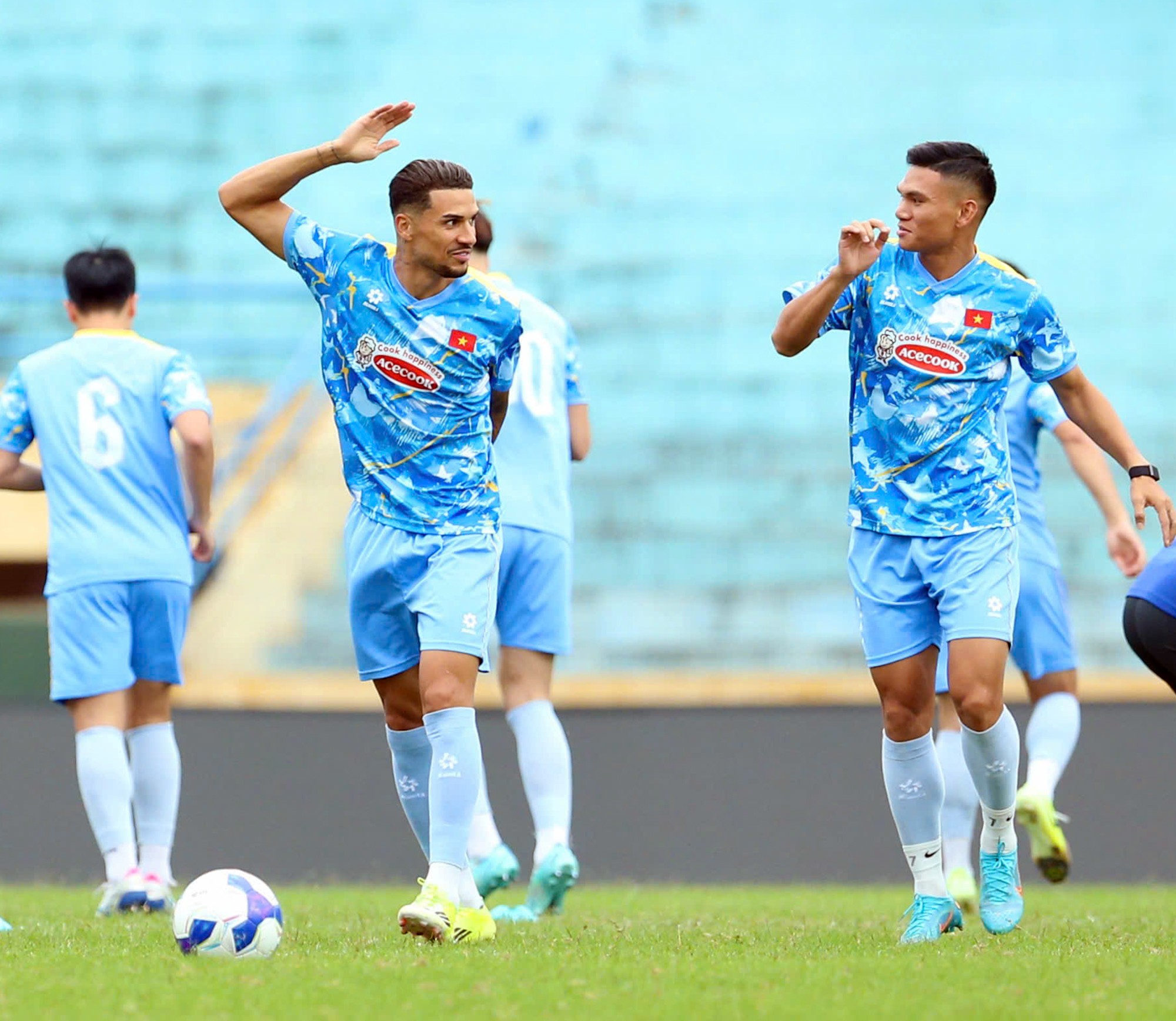 Nhiều người hâm mộ chờ đợi Hoàng Hên làm mới hàng công của ĐT Việt Nam.