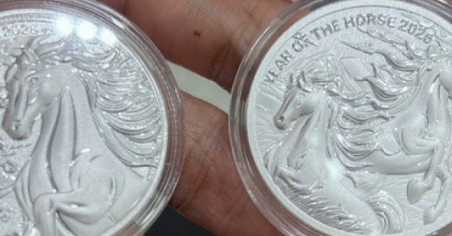 Giá bạc hôm nay 25-3: Tăng nhanh hơn vàng, xấp xỉ 3 triệu đồng/lượng