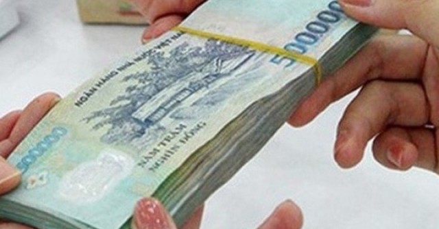 Bất ngờ lãi suất tiết kiệm kỳ hạn 12 tháng cán mốc 10%: Gửi 200 triệu đồng về tay bao nhiêu tiền lãi?