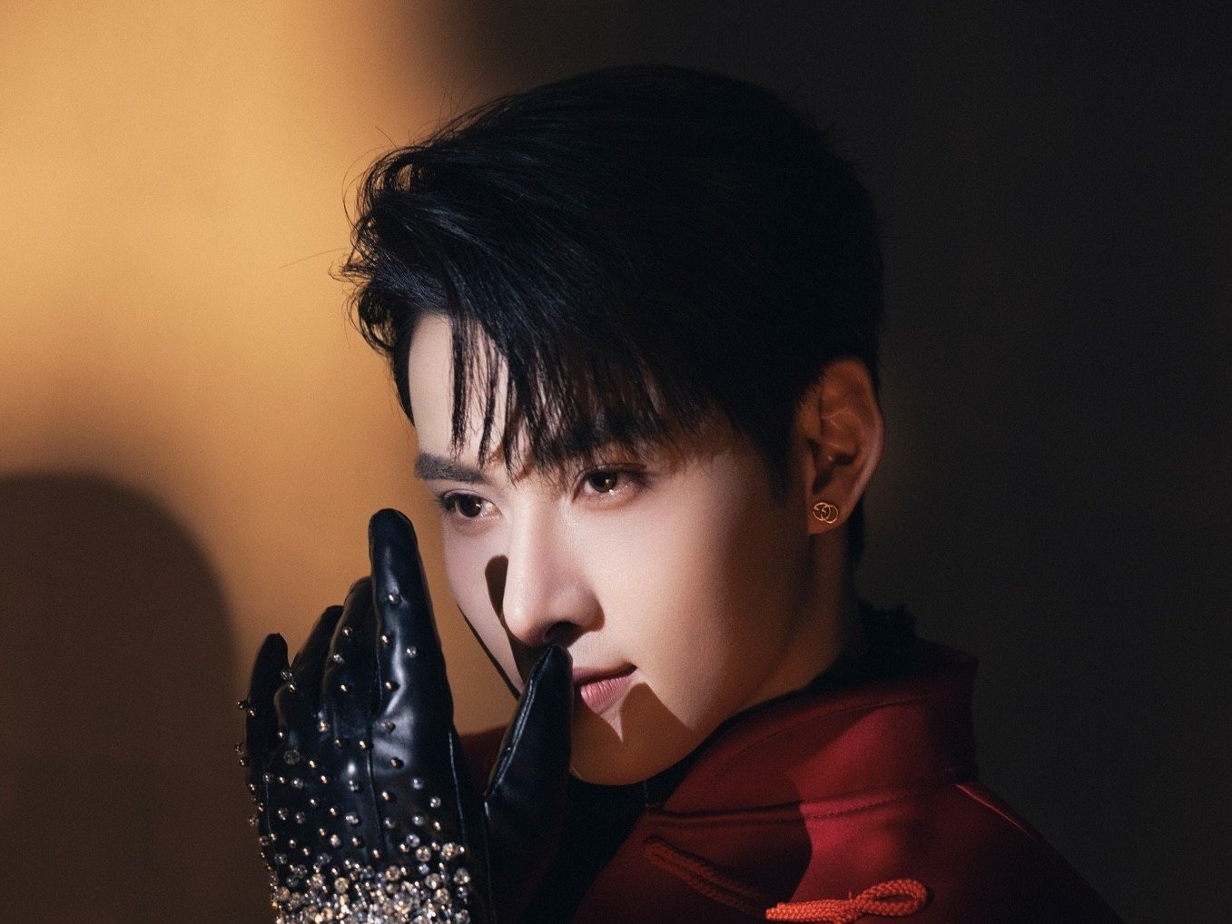 MV của Hùng Huỳnh gây chú ý khi có Hòa Minzy.