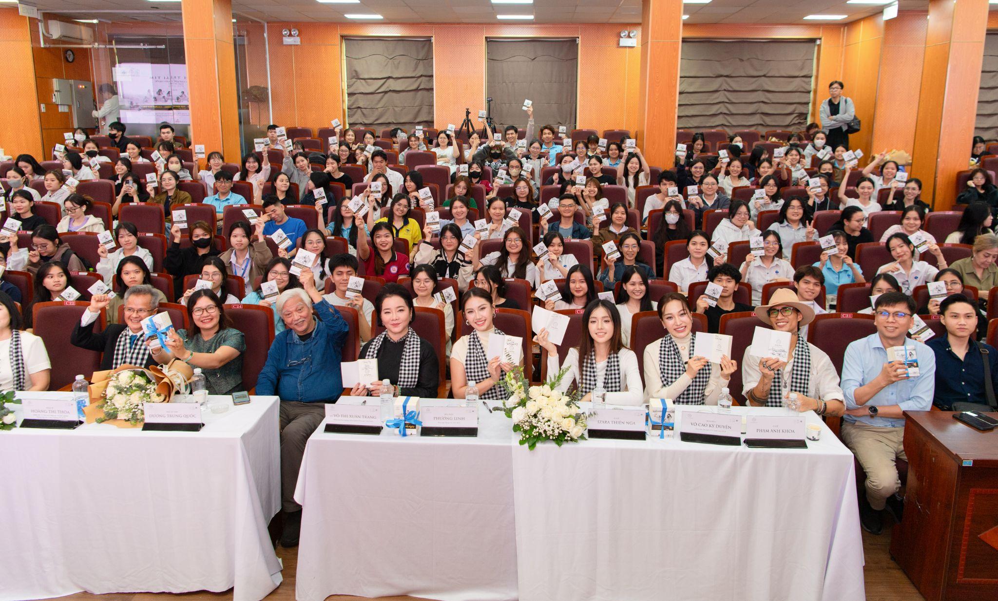 Nguyễn Hoàng Phương Linh, Võ Cao Kỳ Duyên lan tỏa tri thức và khát vọng tới sinh viên TP.HCM - 3
