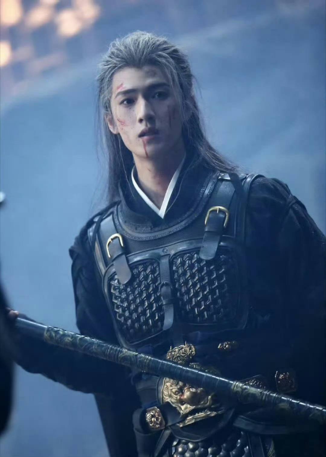 Đã có nhiều sao nam đóng vai tướng quân nhưng chưa ai bị soi như Trương Lăng Hách