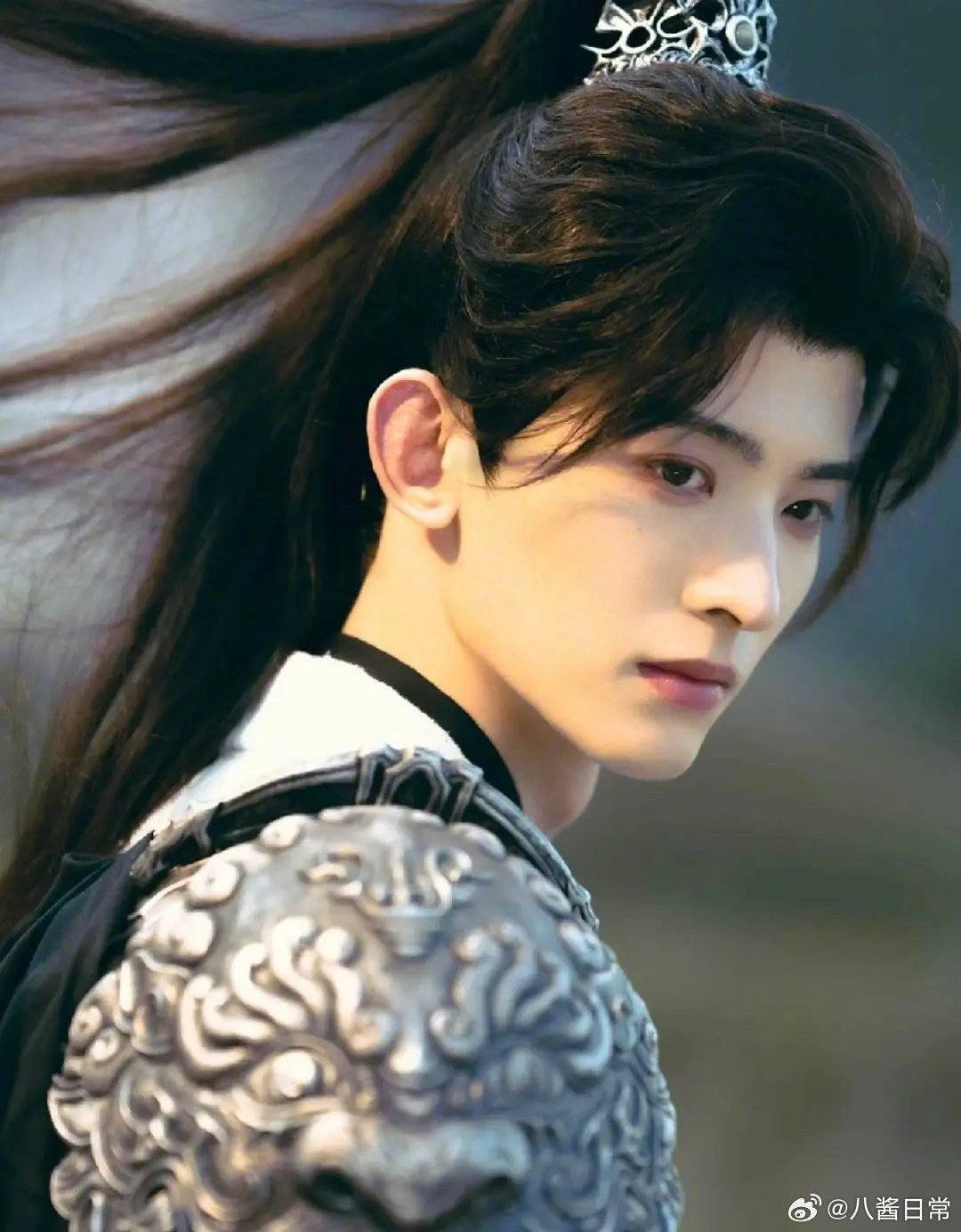 Đã có nhiều sao nam đóng vai tướng quân nhưng chưa ai bị soi như Trương Lăng Hách