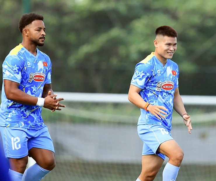 Xuân Son và Tuấn Hải có thể đá cặp trên hàng công với sự hỗ trợ của Hoàng Hên ở phía dưới.