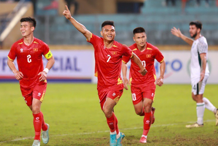 Video bóng đá ĐT Việt Nam - Bangladesh: Tấn công tưng bừng, dấu ấn Hoàng Hên - Xuân Son