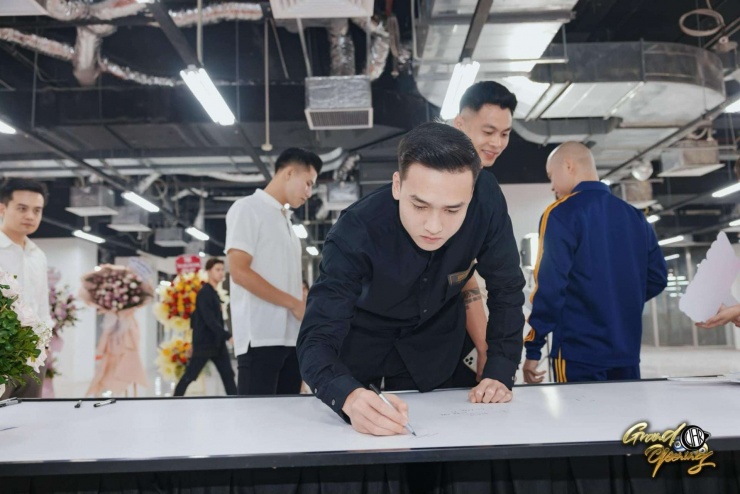 Bùi Hoàng Việt Anh là người có khả năng kinh doanh và kiếm tiền rất tốt.