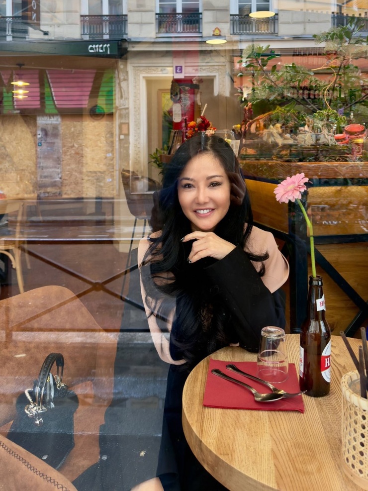 Ảnh sao 26/3: Tiểu thư gia tộc Sơn Kim và anh trai 'giống nhau như đúc' - 1