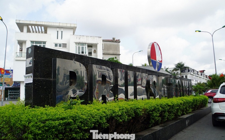 Trong đó, dự án nhà ở cho người thu nhập thấp do Công ty Pruksa làm chủ đầu tư, thực hiện trên khu đất hơn 20ha tại phường An Hải với quy mô 90 căn hộ chung cư 5 tầng; 1.908 căn chung cư 3 tầng; 11 căn tái định cư và 242 căn hộ liền kề.