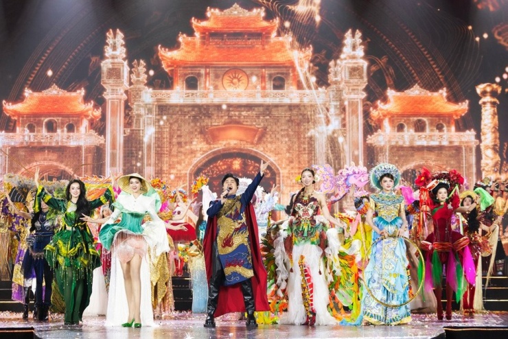 Ca sĩ Tùng Dương xuất hiện cùng các người đẹp.